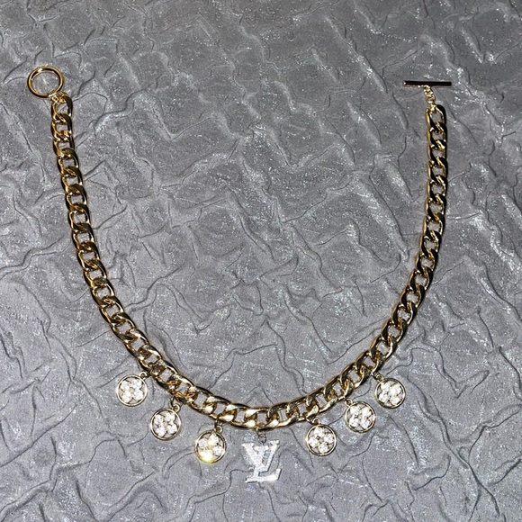 Beautiful necklace with charms 17” long nice n solid has rhinestones brand new - Picture 1 of 11